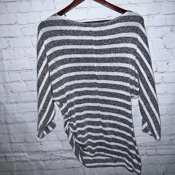 sophie max gray & white striped top size M - Picture 4 of 4